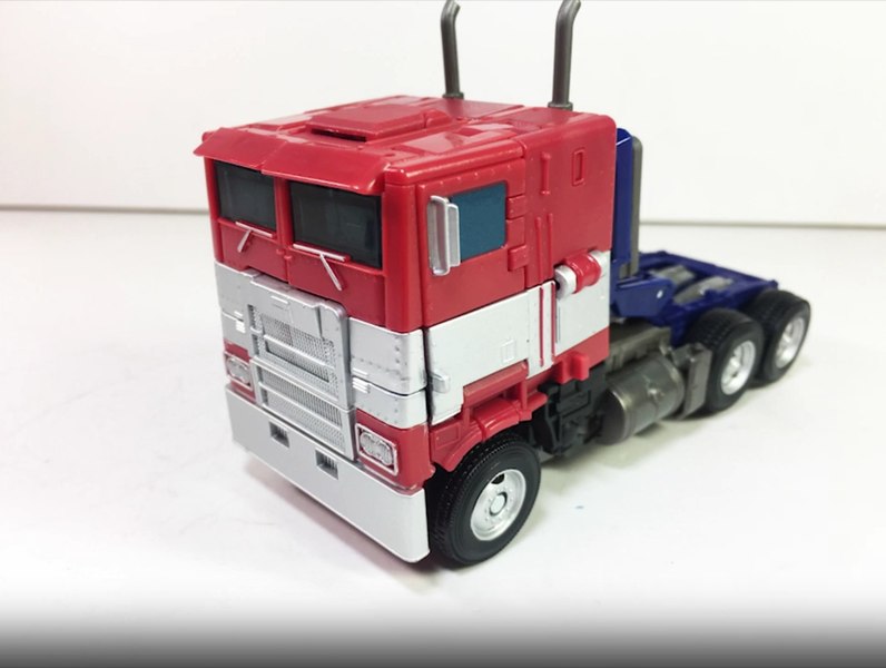 Transformers Bumblebee Movie Studio Series 38 Optimus Prime First Video Review 01 (1 of 10)